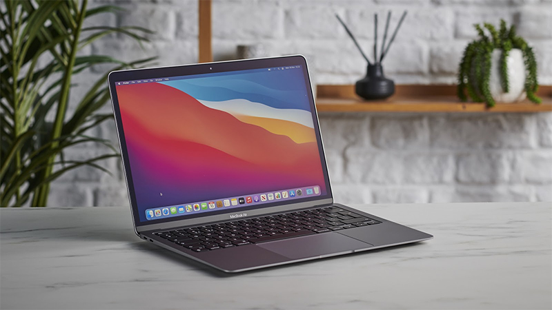 Laptop sở hữu thiết kế gọn nhẹ, viên pin bền bỉ